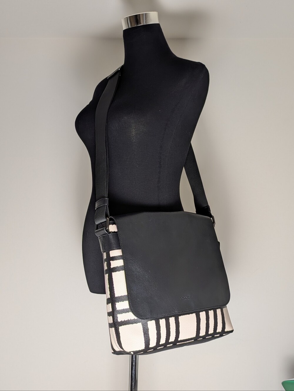 Coach Charles Messenger Bag  Coated Leather Plaid Crossbody Classic Coach Style